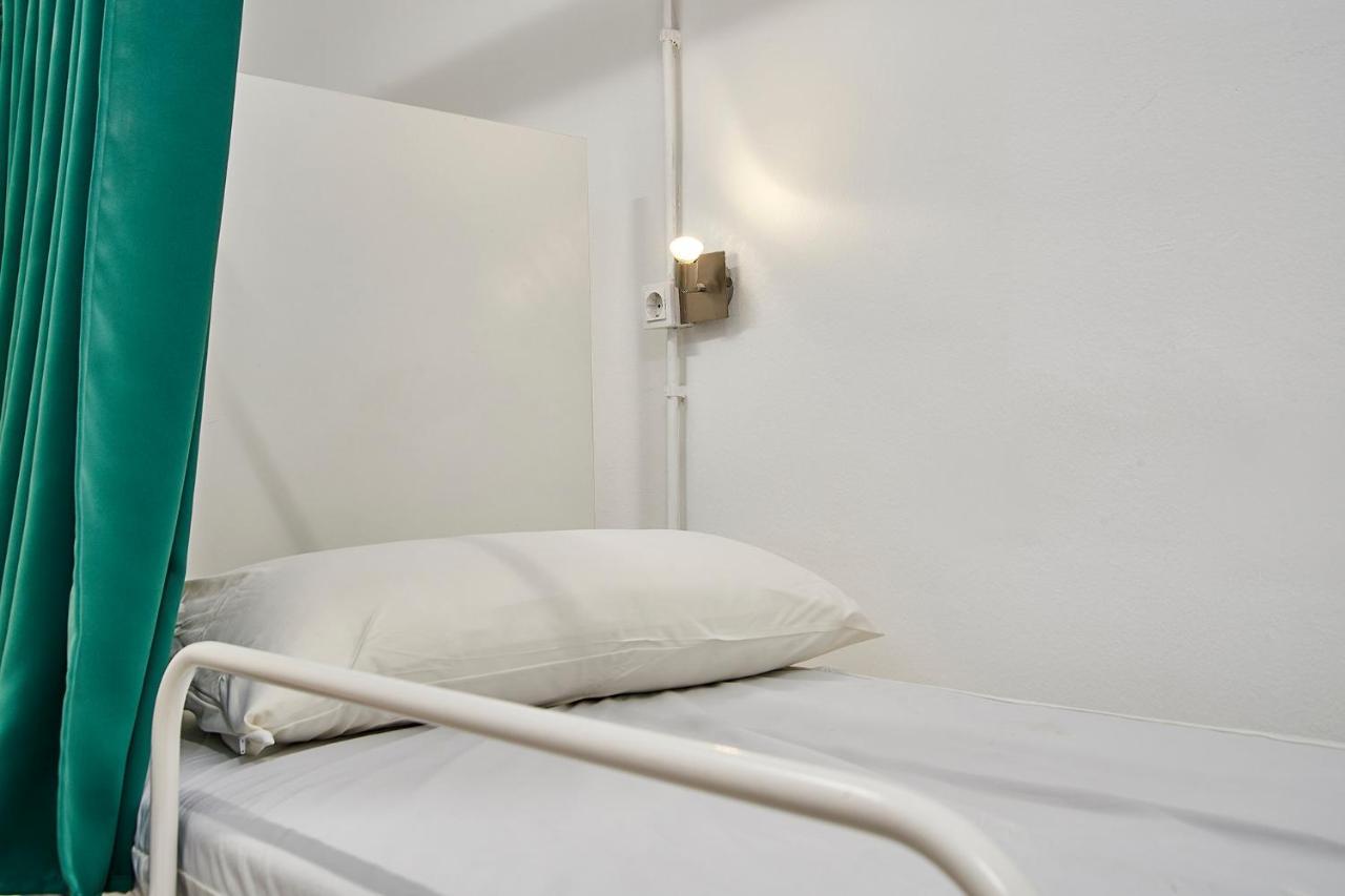 Hola Hostal Collblanc L'Hospitalet de Llobregat Eksteriør bilde