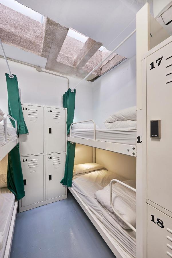 Hola Hostal Collblanc L'Hospitalet de Llobregat Eksteriør bilde