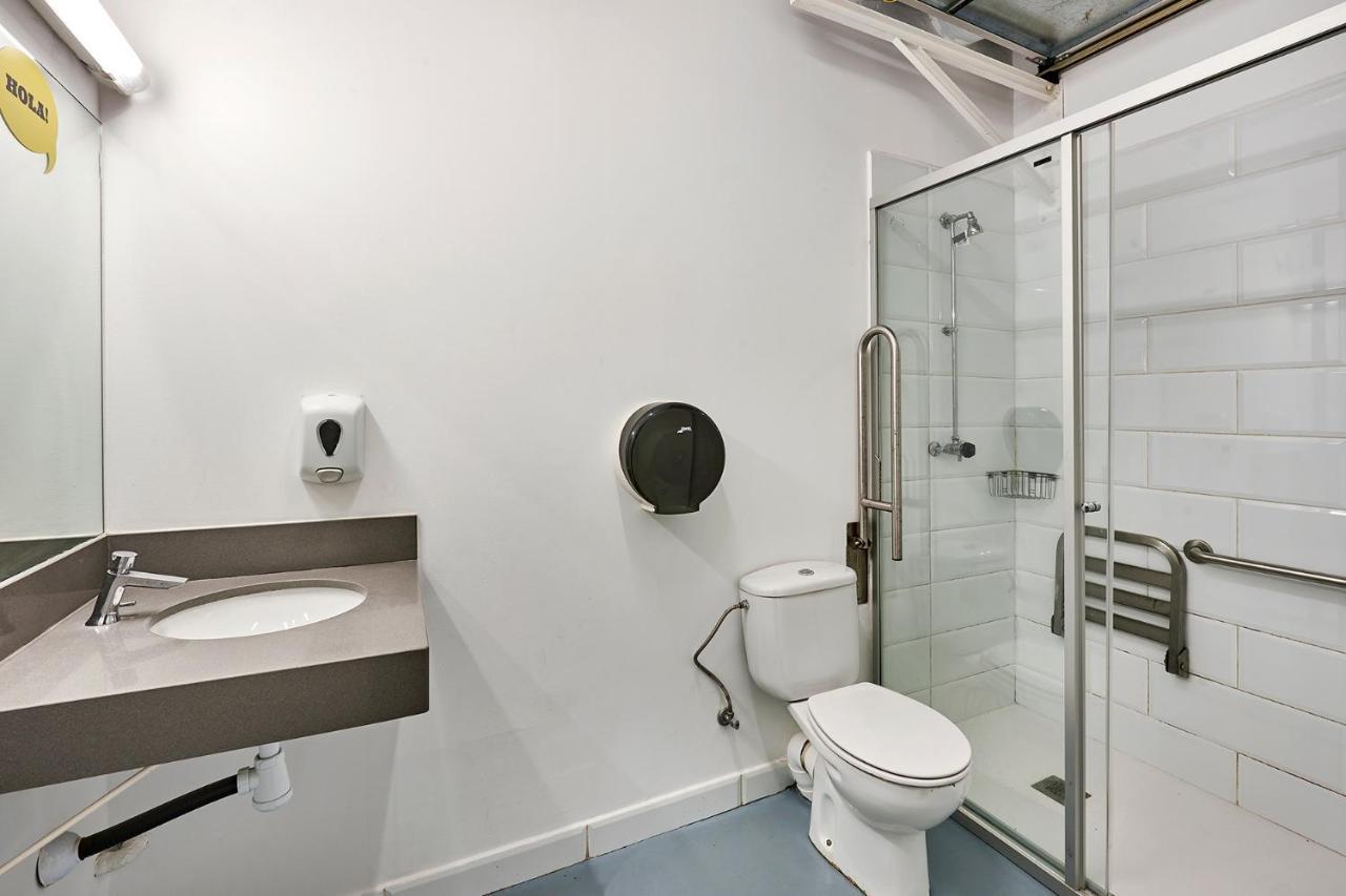 Hola Hostal Collblanc L'Hospitalet de Llobregat Eksteriør bilde