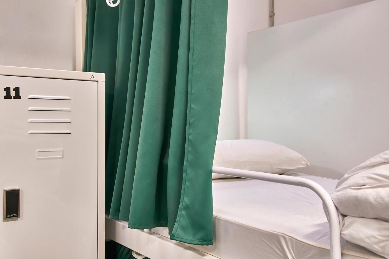 Hola Hostal Collblanc L'Hospitalet de Llobregat Eksteriør bilde
