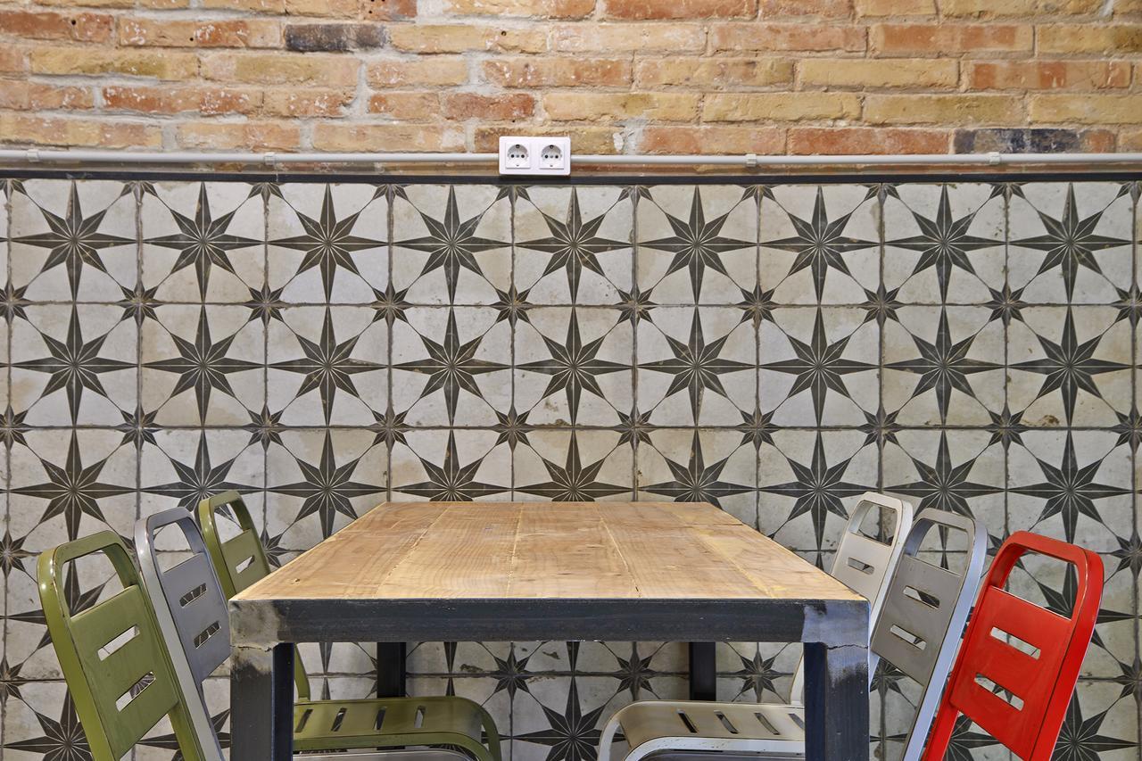Hola Hostal Collblanc L'Hospitalet de Llobregat Eksteriør bilde