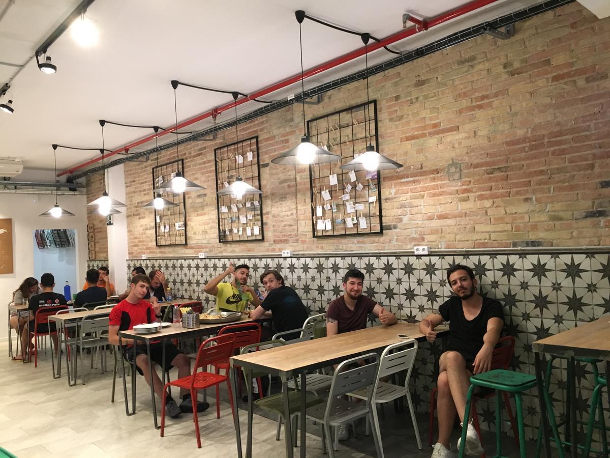 Hola Hostal Collblanc L'Hospitalet de Llobregat Eksteriør bilde