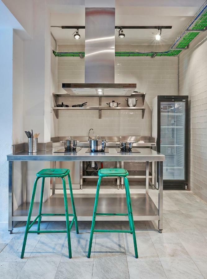 Hola Hostal Collblanc L'Hospitalet de Llobregat Eksteriør bilde